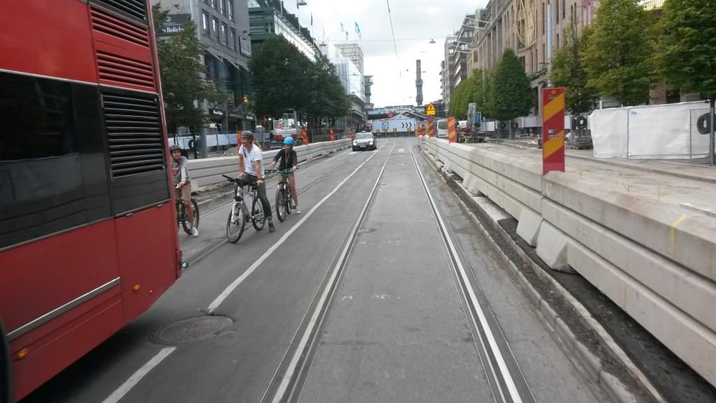 Pyöräily on helppoa ja turvallista, jos niin halutaan. Hamngatan, Tukholma.